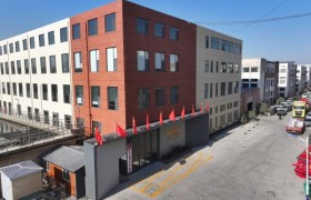 千层镜标识新宠：沉浸光影如何让品牌成为打卡焦点